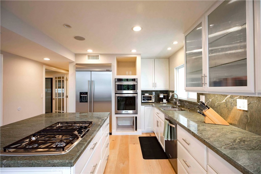 512 3rd Street Manhattan Beach CA, 9026663704065197443122