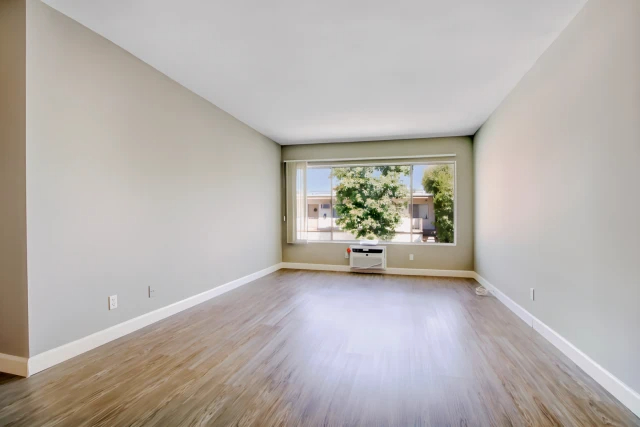 Yarmouth Apartments63581667576065122