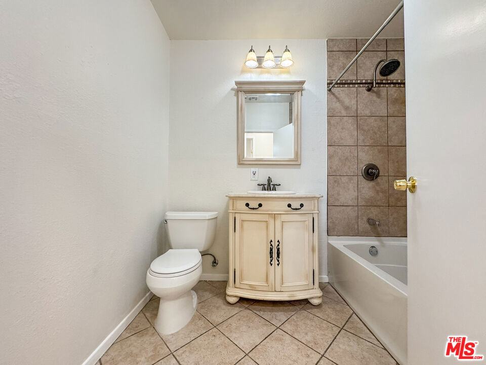 4459 W 136th Street Hawthorne CA, 9025063868095507203122