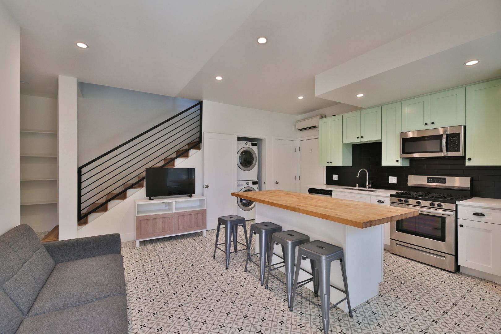 1021 W 20th St63622095343875121