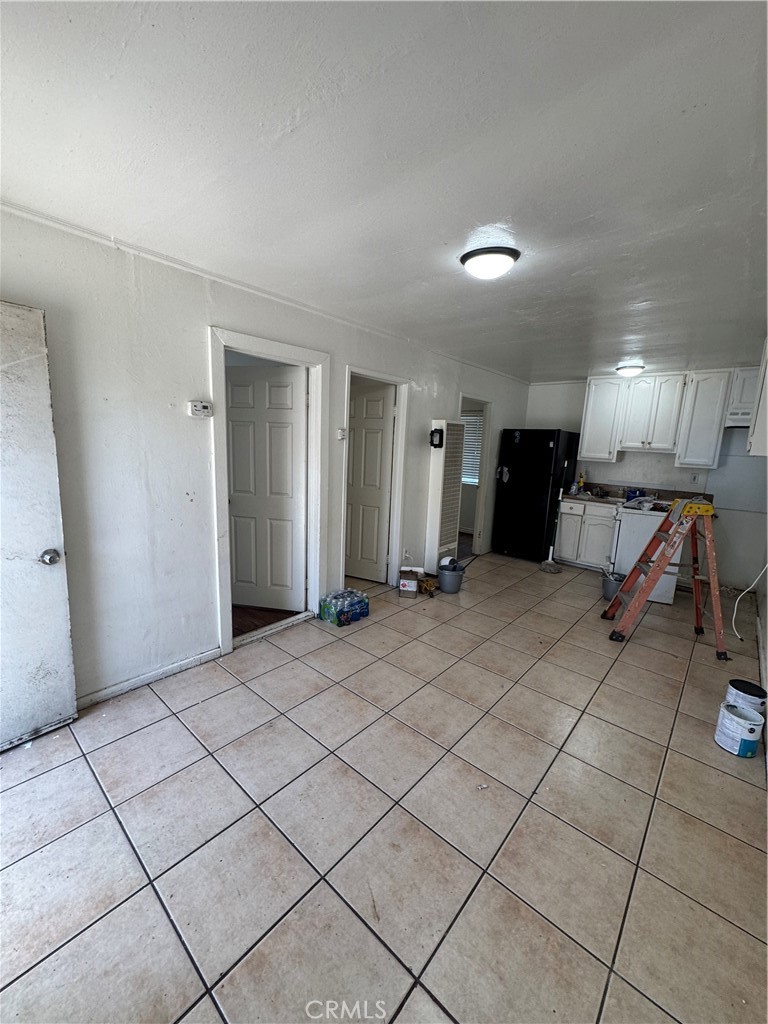 $2,000/month 5735 Priory Bell Gardens CA, 9020164124152940802120