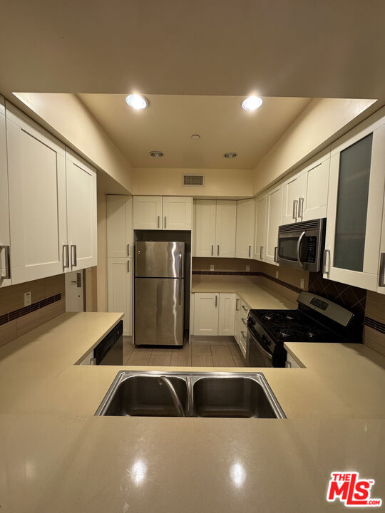 11722 Ohio Avenue 204 Los Angeles CA, 9002564122203027587120
