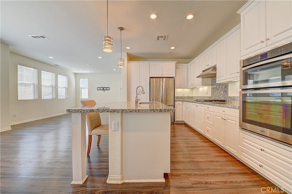 209 Calle Belleza Lake Forest CA, 9263063770214488833120