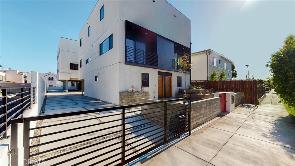 $4,650/month 3820 1/2 Mont Clair Street 2 Los Angeles CA, 9001864112722981635120