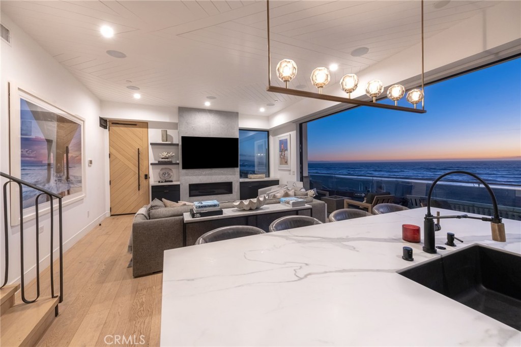 2200 The Strand A Manhattan Beach CA, 9026664086627746177121