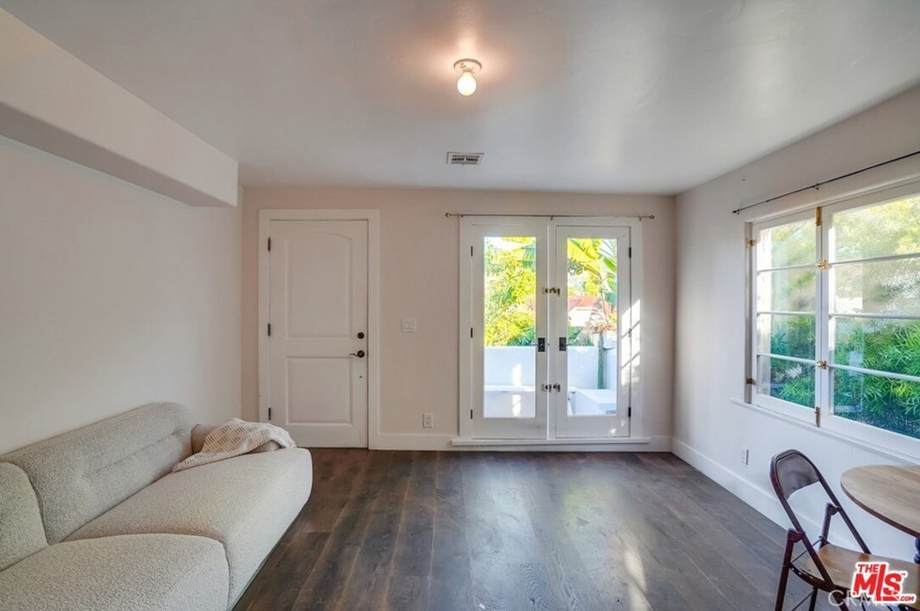 $2,795/month 4121 4121 Shelburn Los Angeles CA, 9006564064890859011120