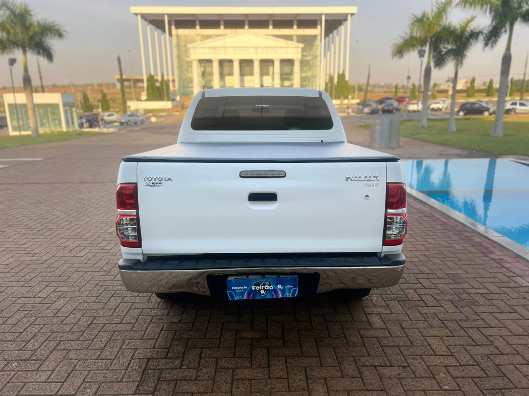 /pt/city-ipameri/cate-hilux/hilux-cd-sr-4x2-2.7-16v%2F2.7-flex-aut.-2014%2F2015-brancacom-176001-km-6500340199718512/-4