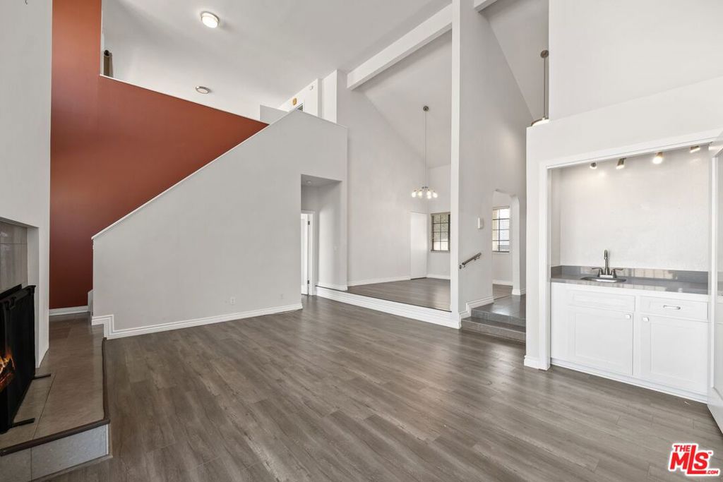 818 6Th Street 301 Santa Monica CA, 9040364090109017985121