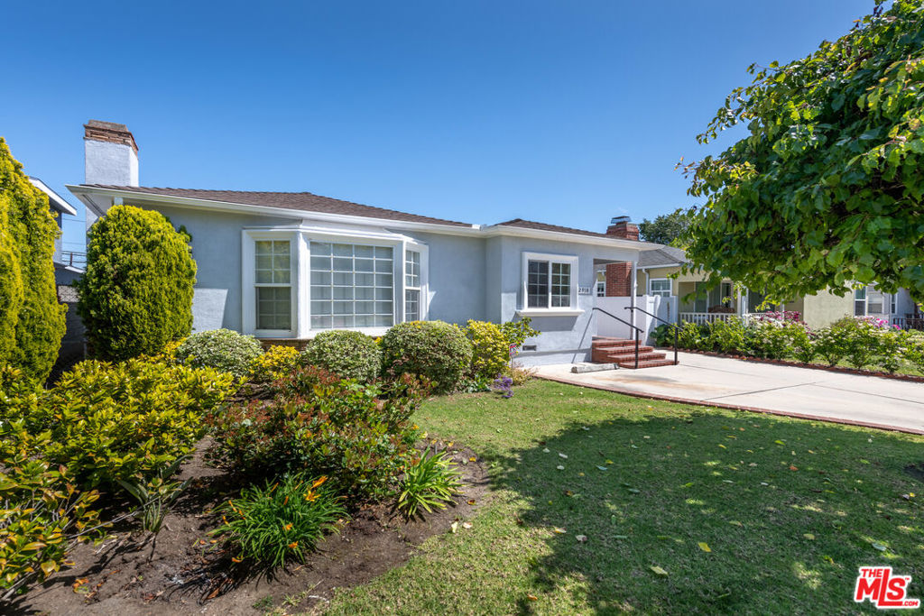 2918 CASTLE HEIGHTS Avenue Los Angeles CA, 9003463868222810369120