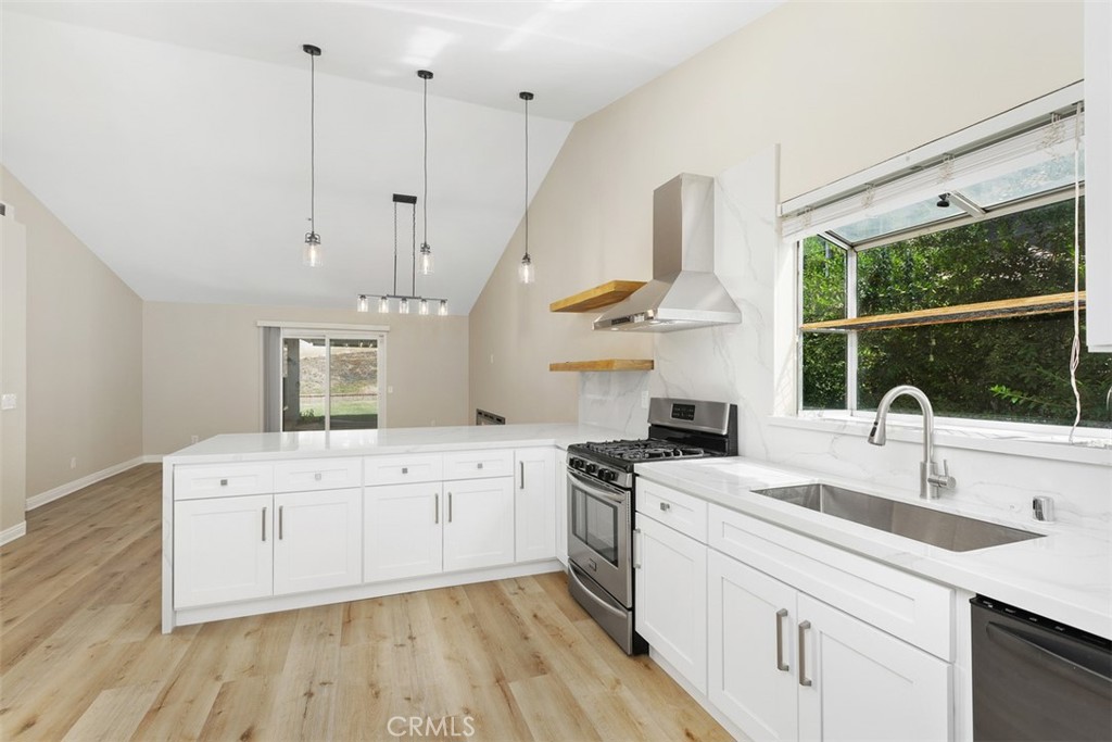 15002 Woodcrest Fontana CA, 9233763779477015683122