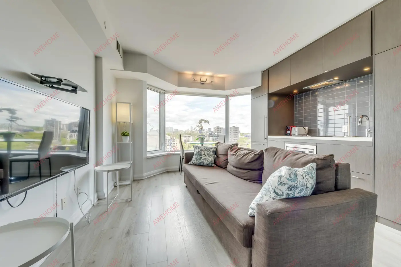 Upscale 1BR Den in Downtown Toronto's Yorkville63746395344131122