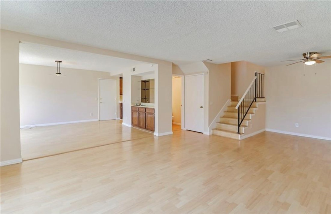 10234 Variel Avenue 12, Chatsworth CA, 9131163609998241537121