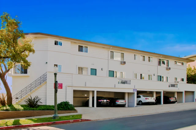 Levering Apartments63590709323905121
